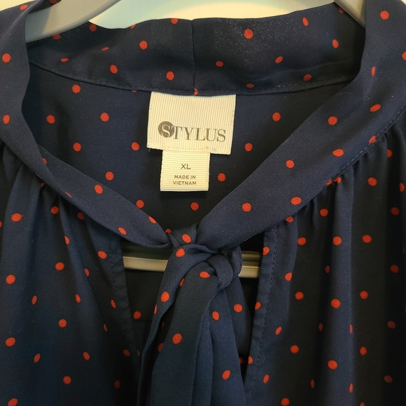 Stylus Women's Size XL Navy Tie-Front Keyhole Top Red Polka Dot Print - Picture 2 of 6